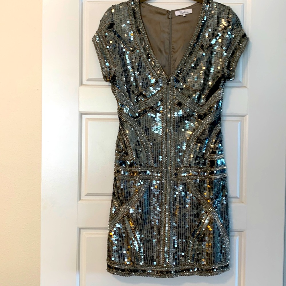 A GORGEOUS METALLIC PARKER SEQUINED DRESS WORN 1x.This sexy & luxurious all in 1